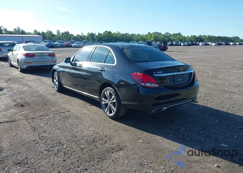 2016 Mercedes-Benz C 300 4Matic/Luxury 4Matic/Sport 4Matic z USA, uszkodzony, nr VIN 55SWF4KB3GU149429